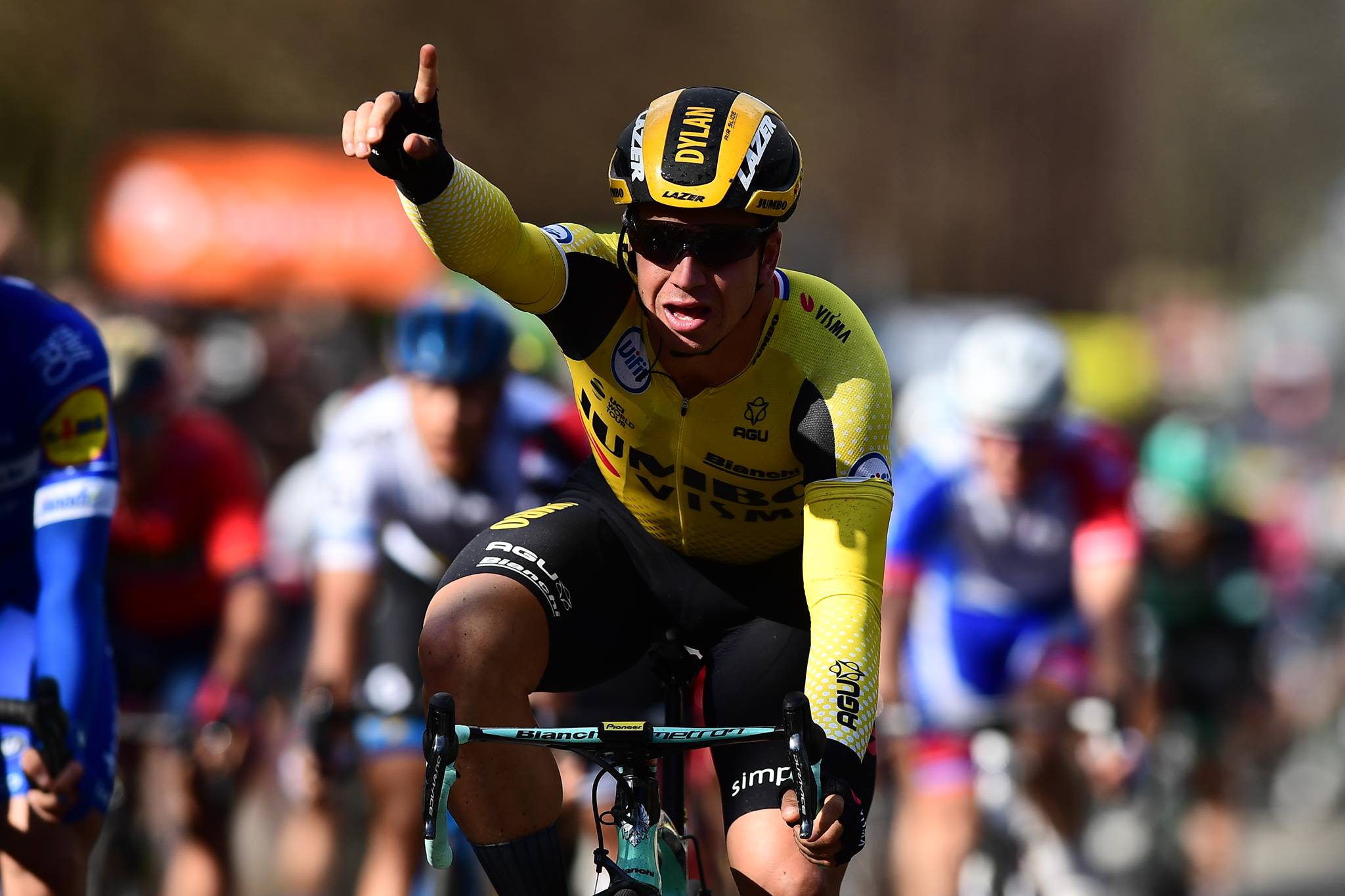 Dylan Groenewegen vince la prima tappa della Parigi-Nizza (foto ASO)
