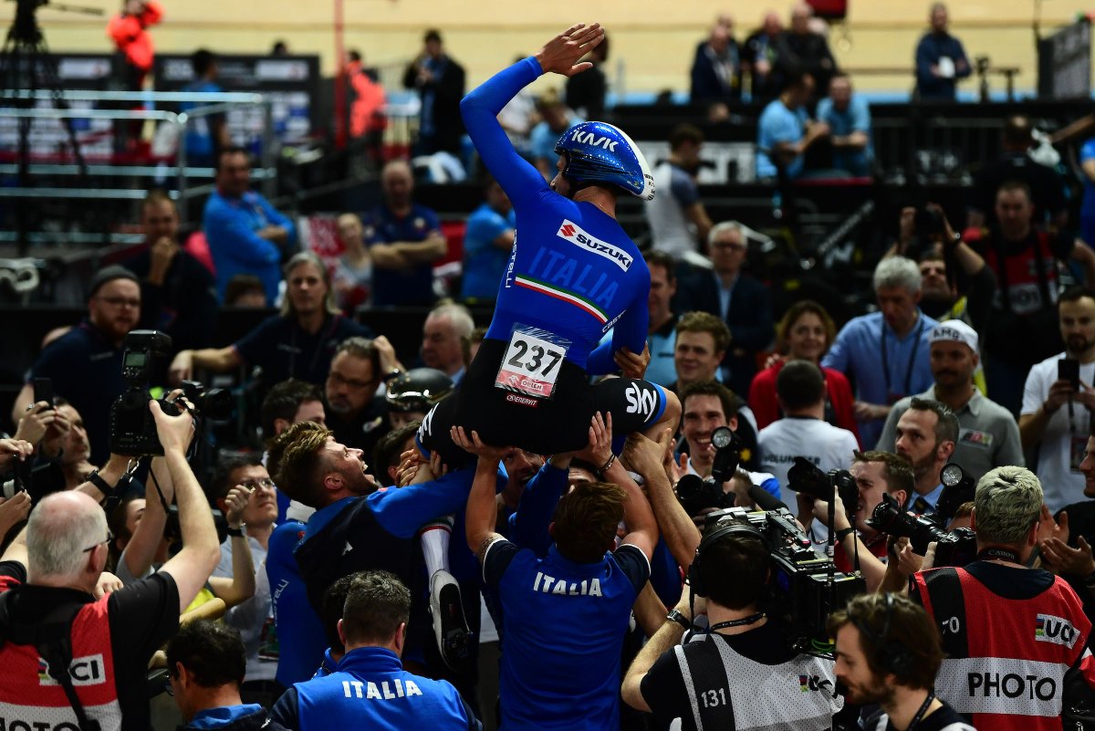 Festa per Filippo Ganna campione del mondo dell'Inseguimento per la terza volta (foto UCI)
