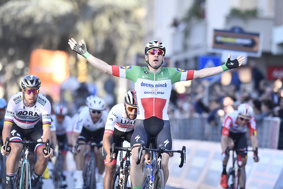 Elia Viviani vince la terza tappa della Tirreno-Adriatico 2019 (foto LaPresse)