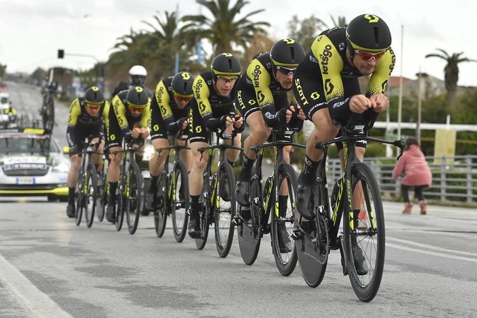 La Mitchelton-Scott vince la cronosquadre di apertura della Tirreno-Adriatico (foto La Presse)