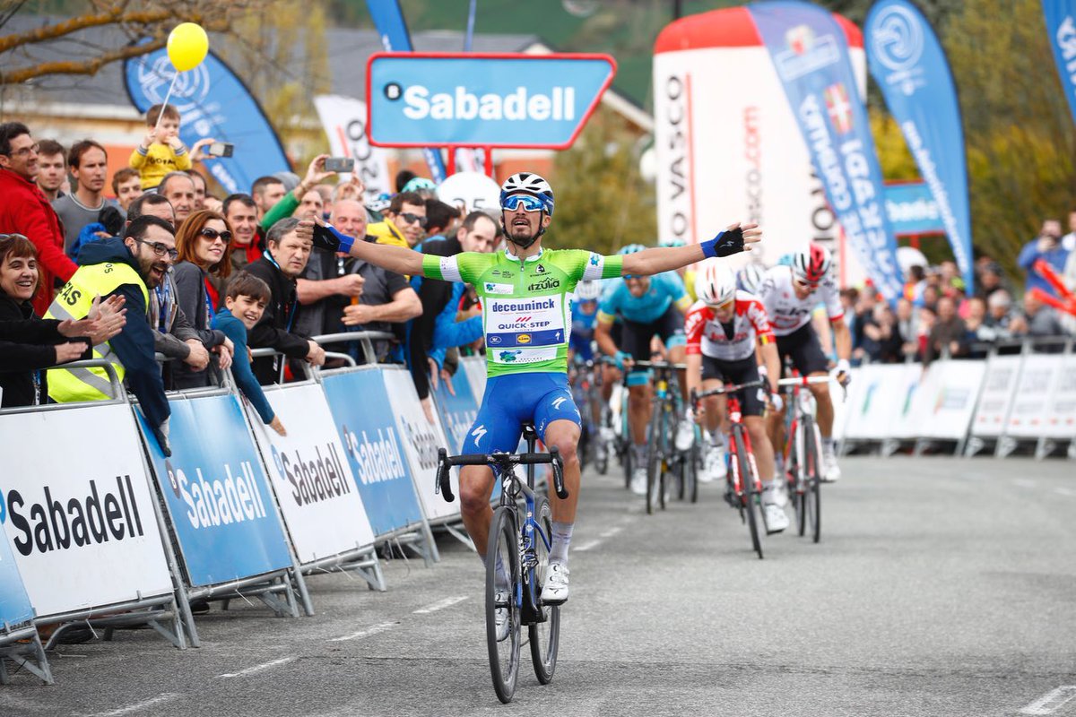 Julian Alaphilippe vince la seconda tappa del Giro dei Paesi Baschi (foto Itzulia Basque Country)