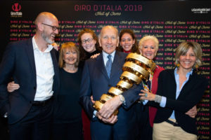 Vittorio Adorni con la moglie Vitaliana, la sorella, i figli e i nipoti
