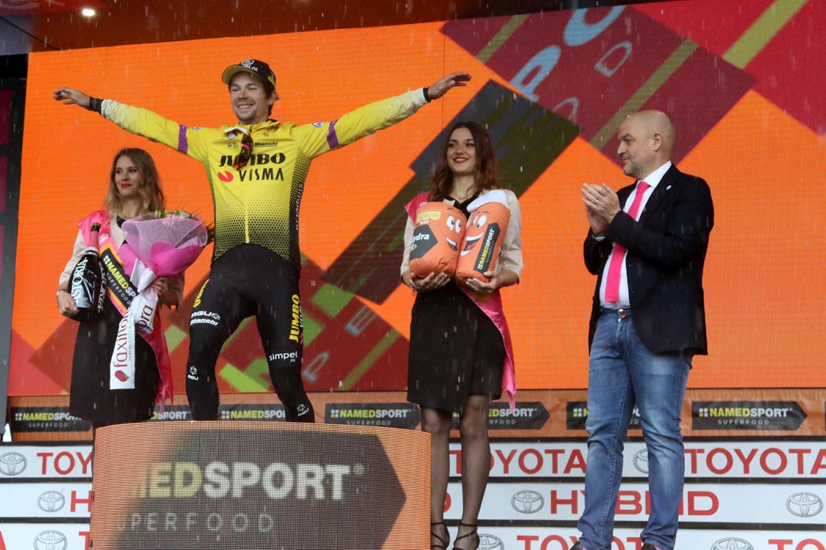 Primoz Roglic festeggia la vittoria nella crono di San Marino del Giro d'Italia 2019 (foto Photobicicailotto)