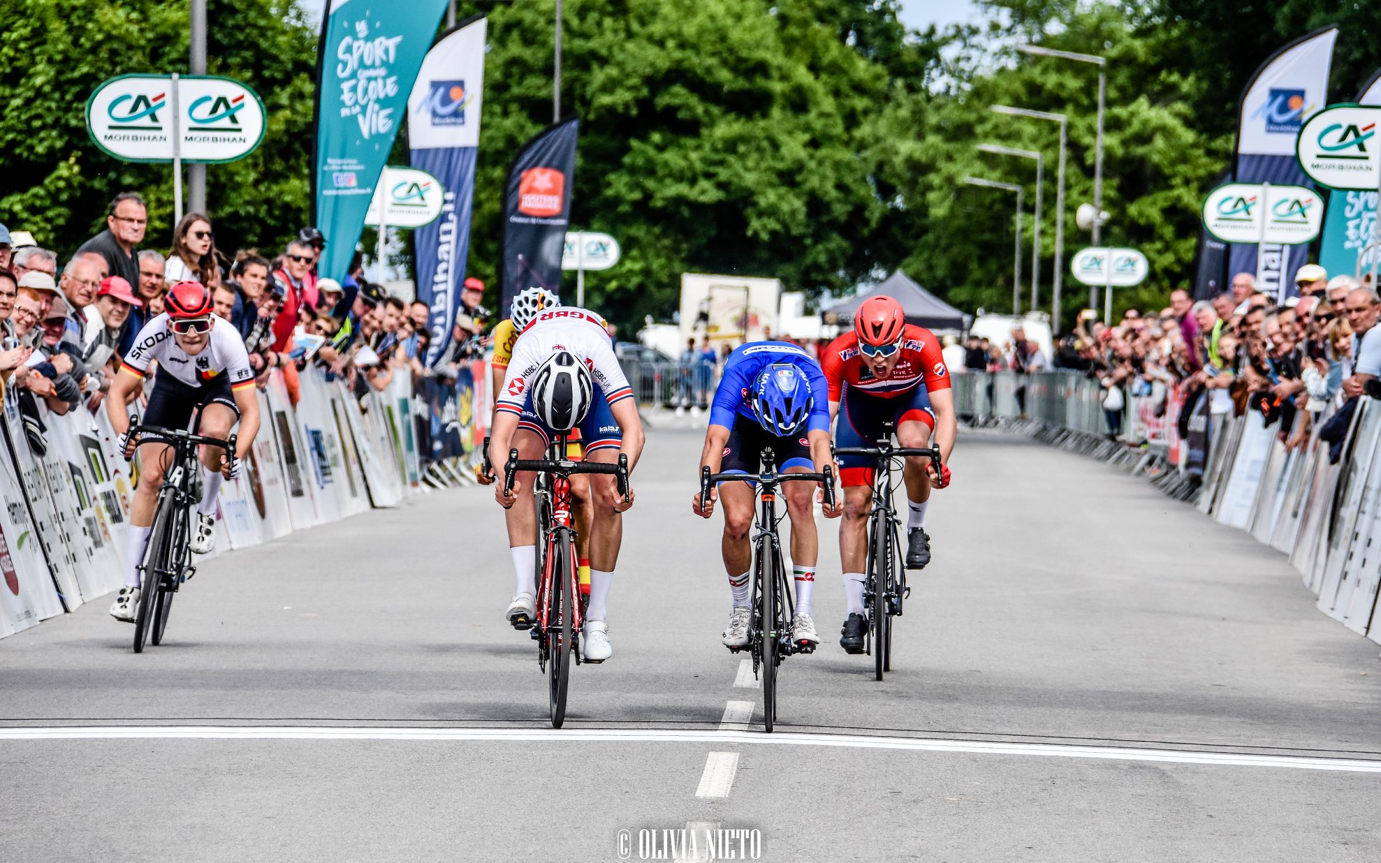 La volata che premia Gregorio Butteroni nella prima tappa del Trophee Centre Morbihan