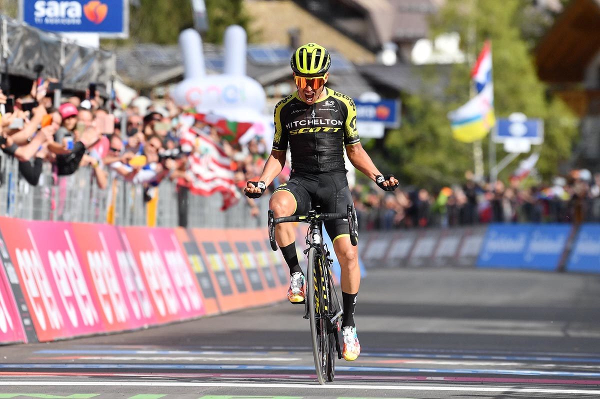 Esteban Chaves vince la 19esima tappa del Giro d'Italia 2019 (foto LaPresse)