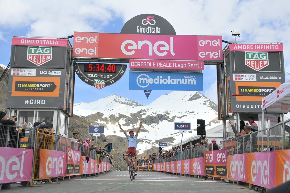 Ilnur Zakarin vince la tredicesima tappa del Giro d'Italia (foto LaPresse)