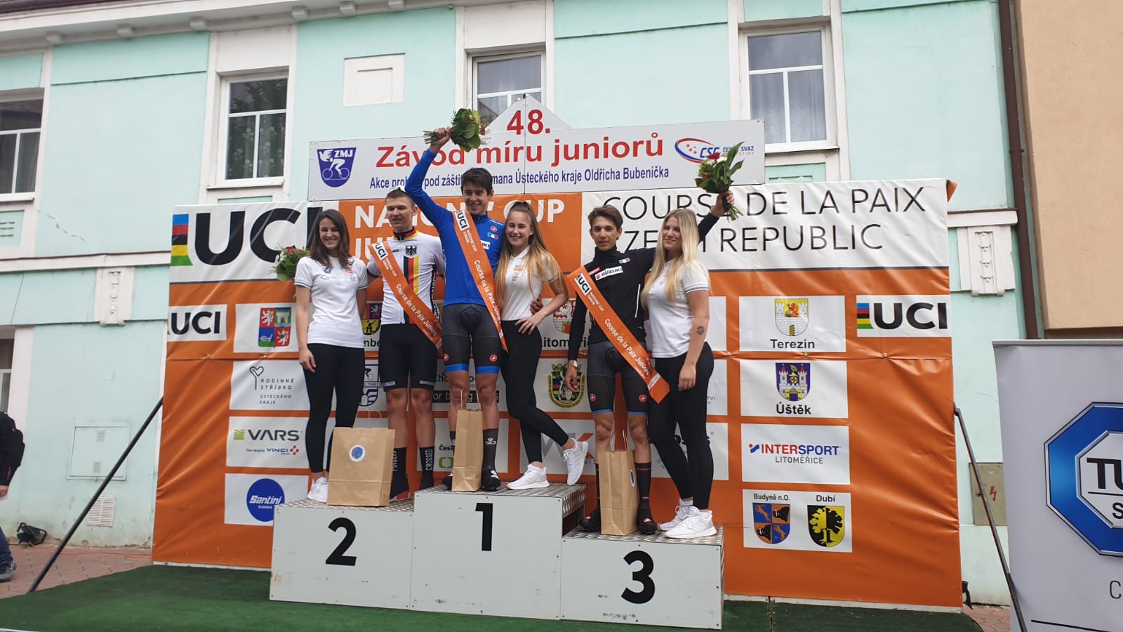 Il podio della 2/a tappa A della Corsa della Pace Juniores 2019 vinta da Antonio Tiberi