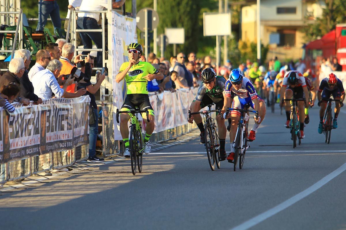 Tomas Trainini vince la prima tappa del Giro del Friuli Juniores (foto Bolgan)