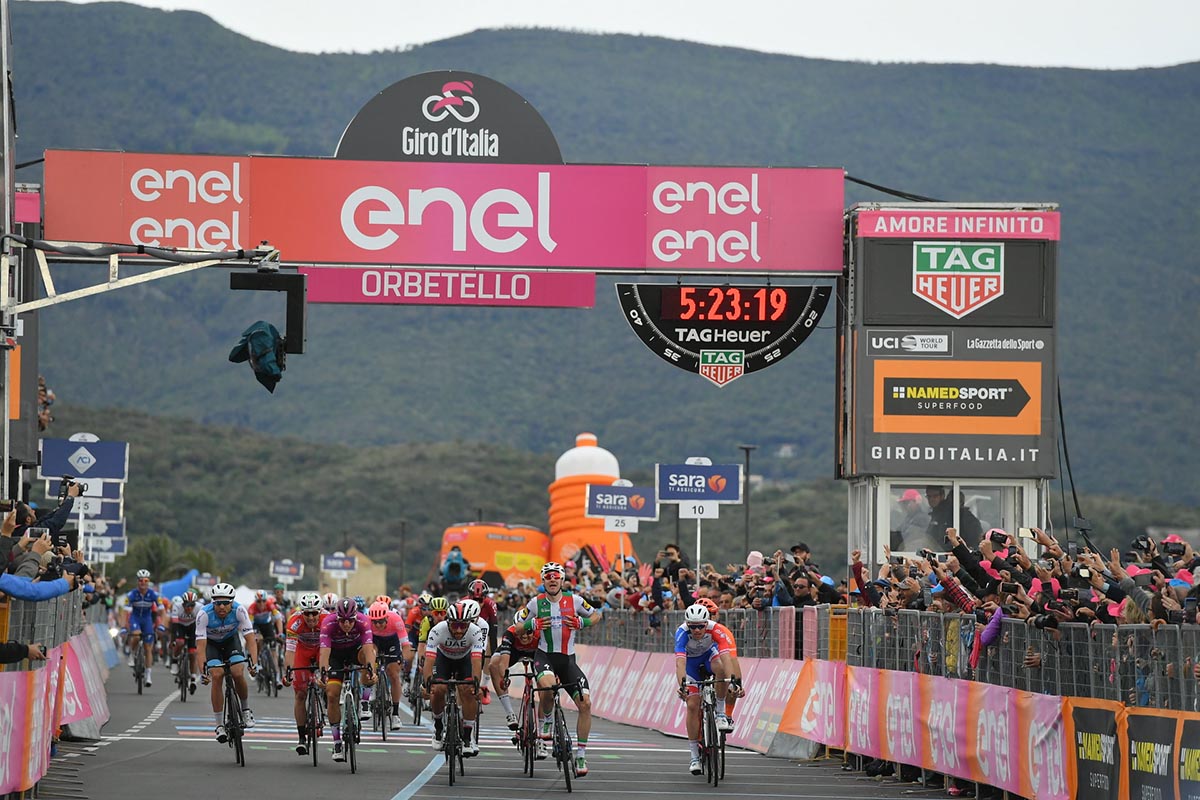 L'arrivo della terza tappa del Giro d'Italia 2019 (foto LaPresse)