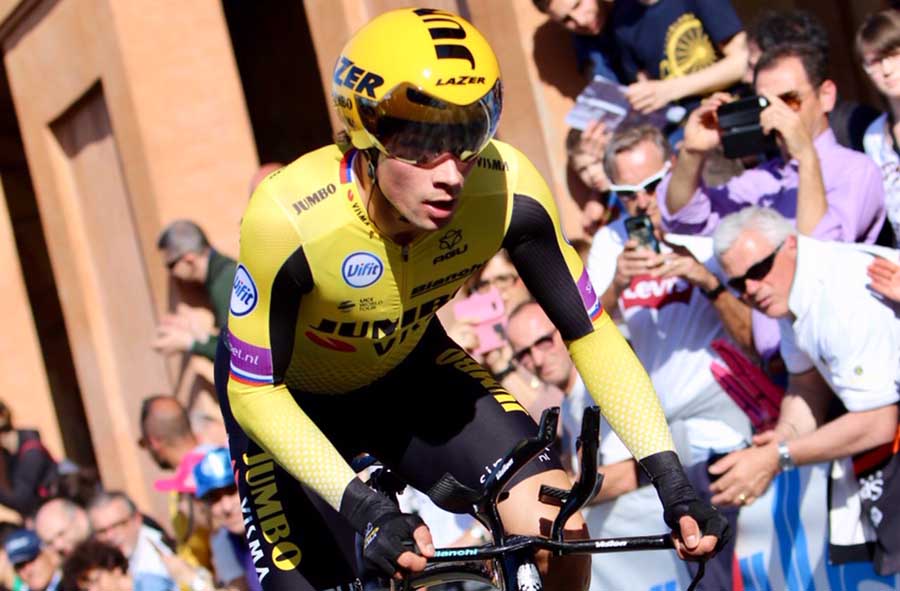 Primoz Roglic vince la prima tappa del Giro d'Italia 2019 (foto Photobicicailotto)