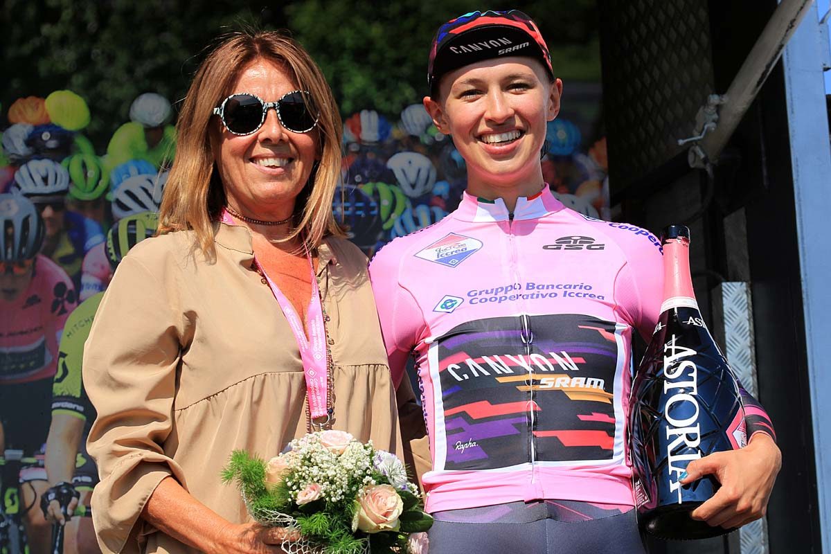 Kasia Niewiadoma prima maglia rosa del Giro Rosa 2019 (foto F.Ossola)