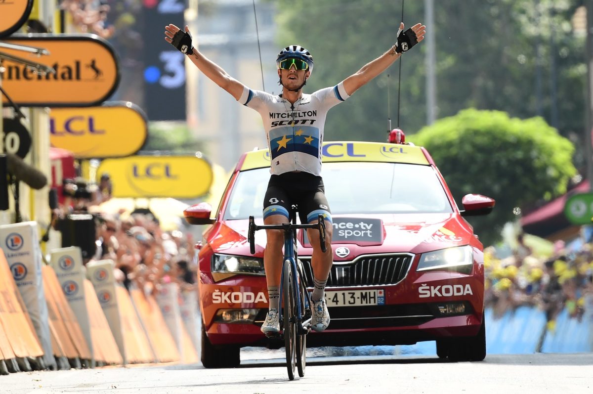 Matteo Trentin vince la diciassettesima tappa del Tour de France 2019 (foto ASO)