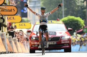 Matteo Trentin vince la diciassettesima tappa del Tour de France 2019 (foto ASO)