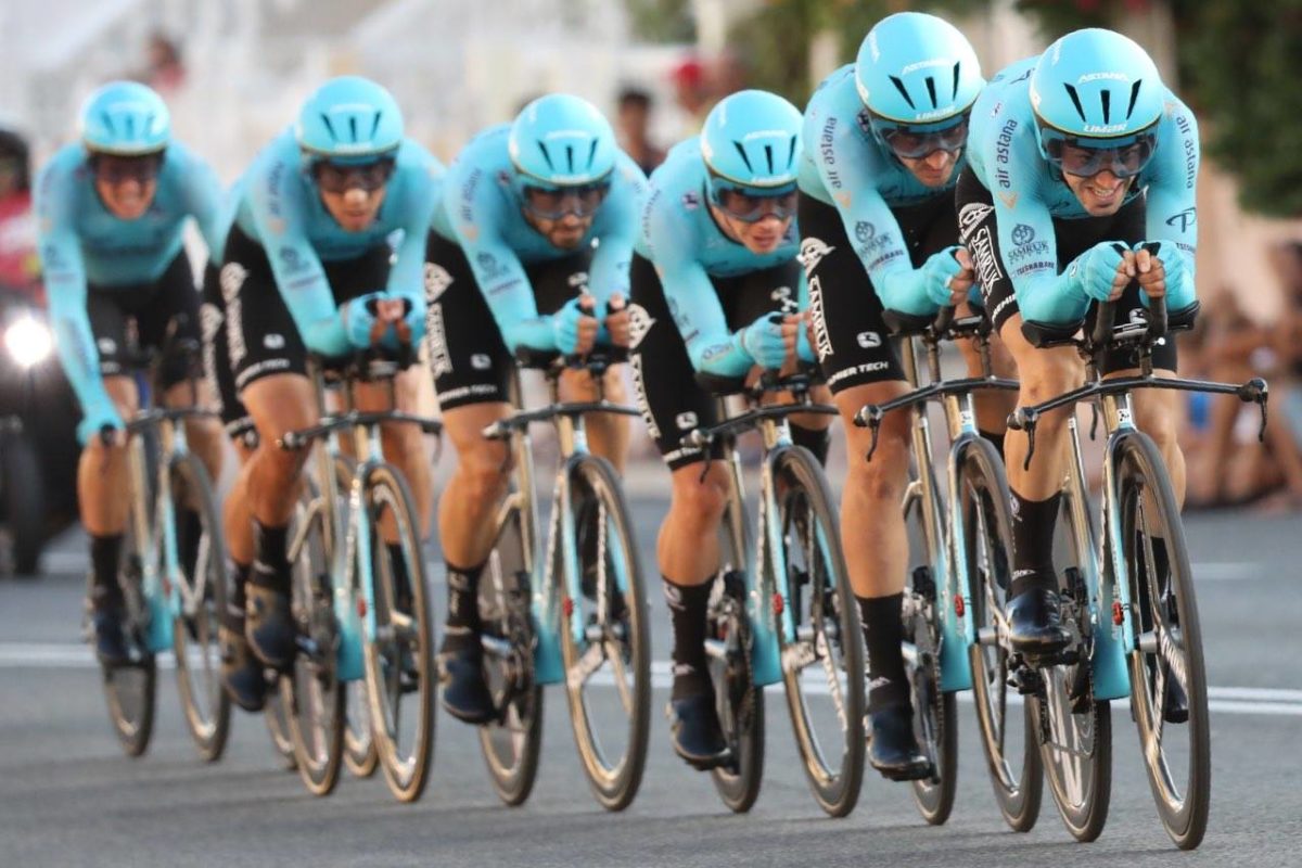 L'Astana vince la cronosquadre di La Vielta 2019 (foto Unipublic / Photogomez Sport)