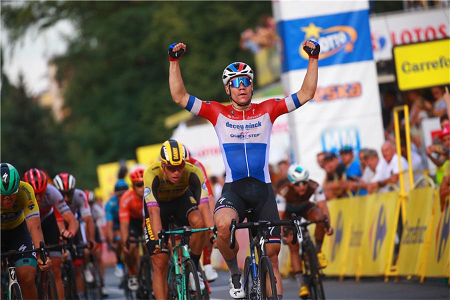 Fabio Jackobsen vince ma viene declassato al termine della terza tappa del Tour de Pologne