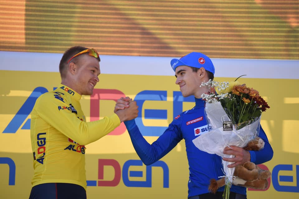 Tobias Foss e Giovanni Aleotti si scambiano i complimenti (foto Tour de l’Avenir / Elisa Haumesser)