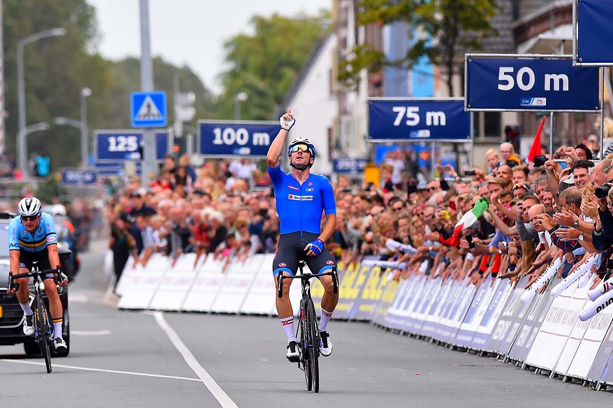 Elia Viviani campione europeo su strada ad Alkmaar (foto BettiniPhoto)