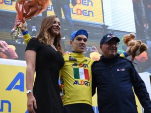 Giovanni Aleotti indossa la maglia gialla al Tour de l'Avenir