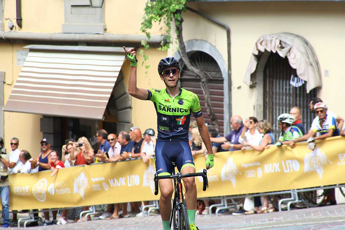 Lino Colosio vince a Clusone il Criterium 648 (foto Berry)