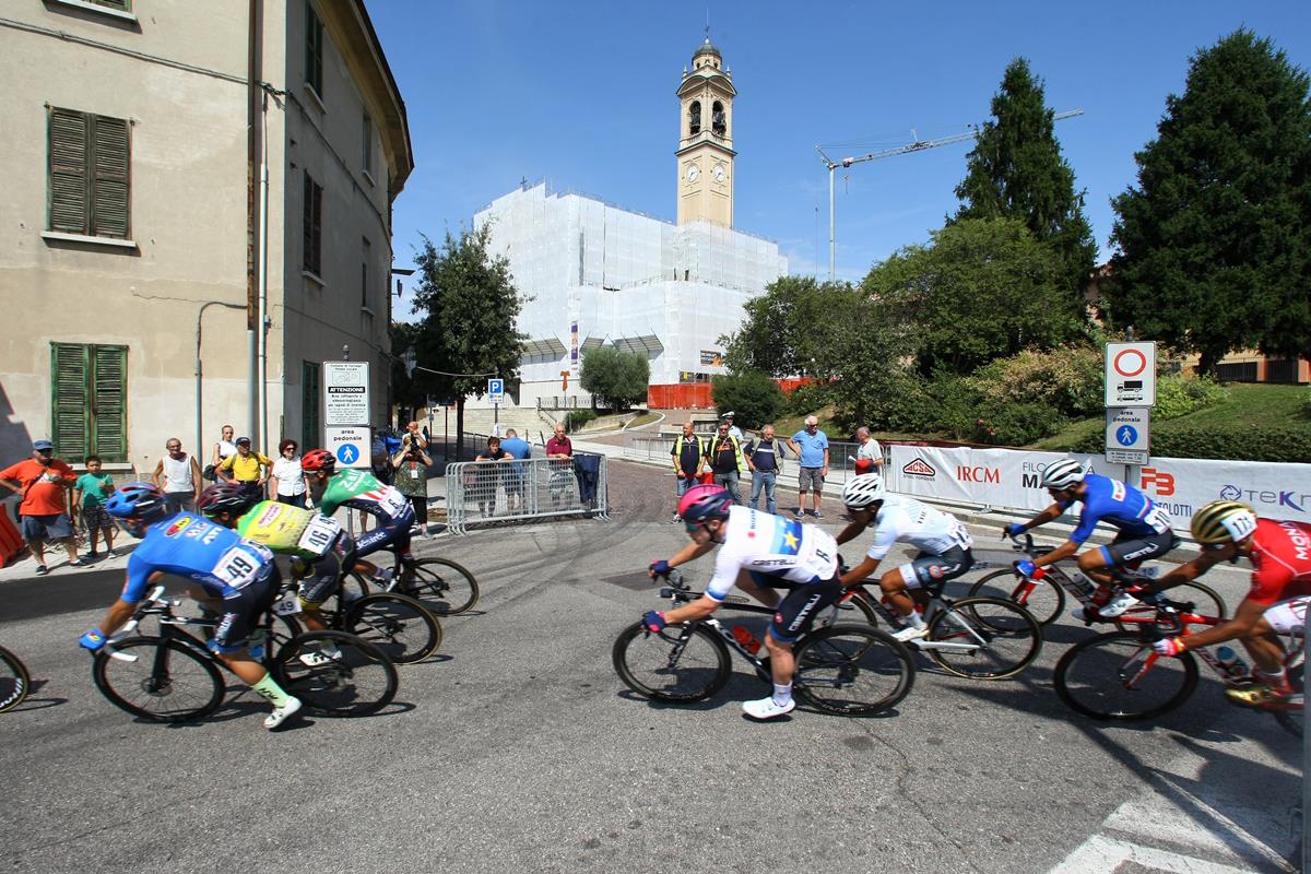 Un suggestivo passaggio del Gp Carnaghese 2019 (foto Berry)