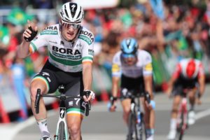 Sam Bennett vince la quattordicesima tappa della Vuelta a Espana (foto Unipublic / Photogomez Sport)