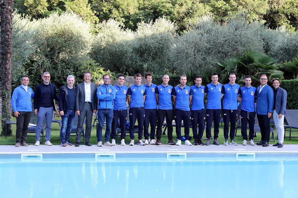 Gli azzurri in posa e pronti per il Mondiale (foto Photobicicailotto)