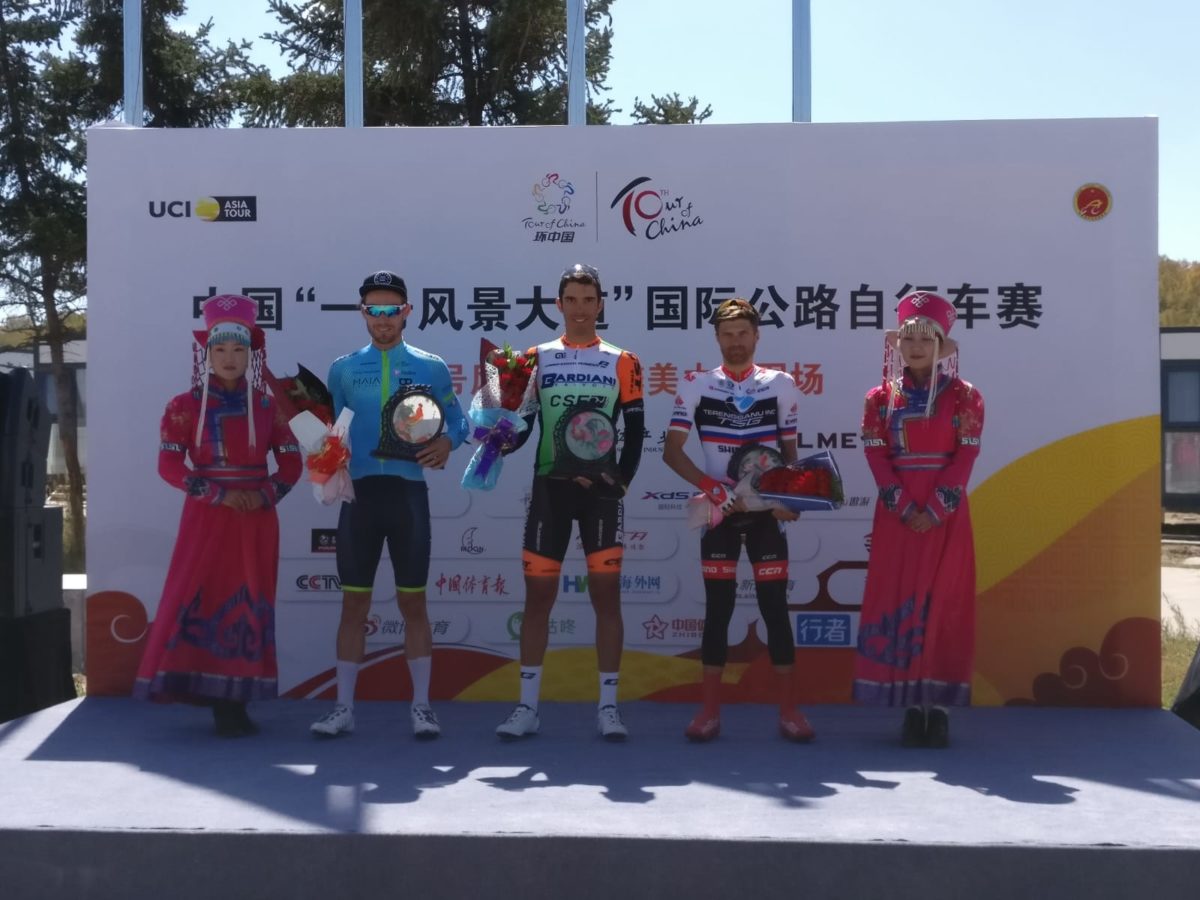 Il podio della seconda tappa del Tour of China I