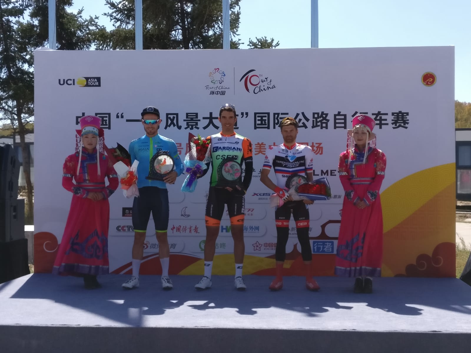 Il podio della seconda tappa del Tour of China I