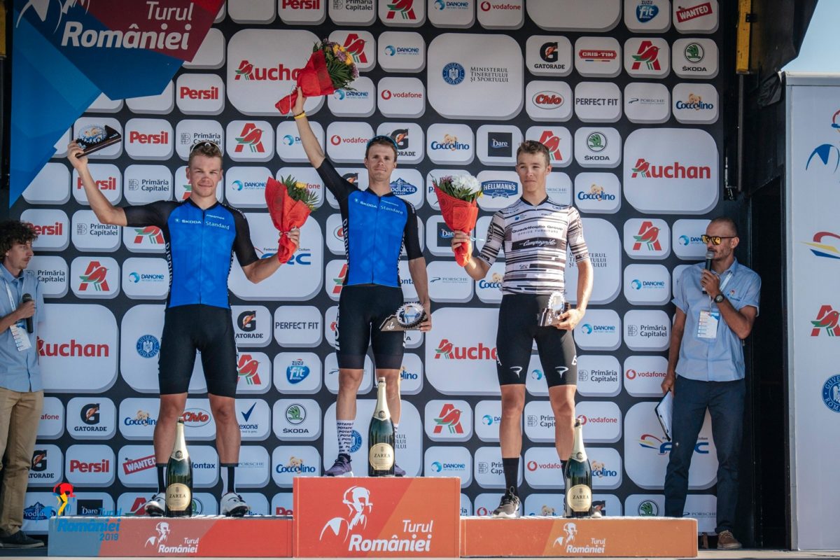 Il podio della terza tappa del Giro di Romania (foto Traian Olinici Sports Photographer)