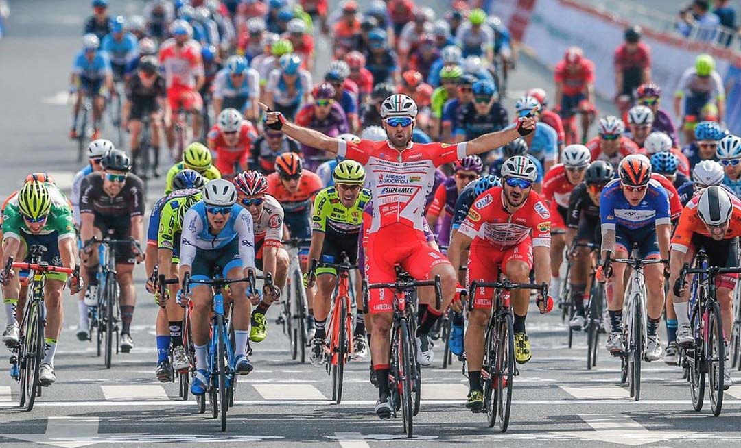 Matteo Pelucchi davanti a Marco Benfatto nella quarta tappa del Tour of Taihu Lake
