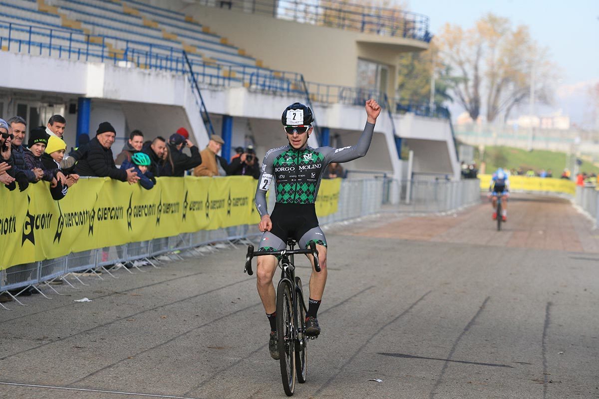 Davide De Pretto vince la gara Juniores del Gp Guerciotti (foto Fabiano Ghilardi)