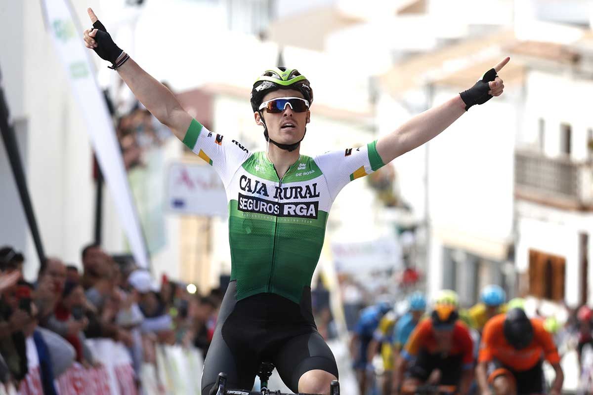 Gonzalo Serrano vince la seconda tappa della Vuelta a Andalucia 2020 (foto PhotoGomezSport)