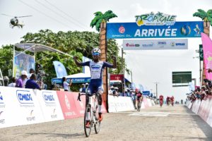 Biniyam Girmay vince la terza tappa di La Tropicale Amissa Bongo