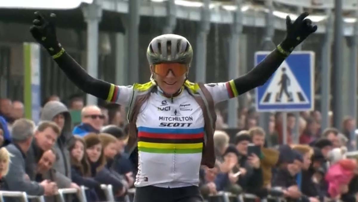 Annemiek van Vleuten vince la Omloop Het Nieuwsblad femminile 2020