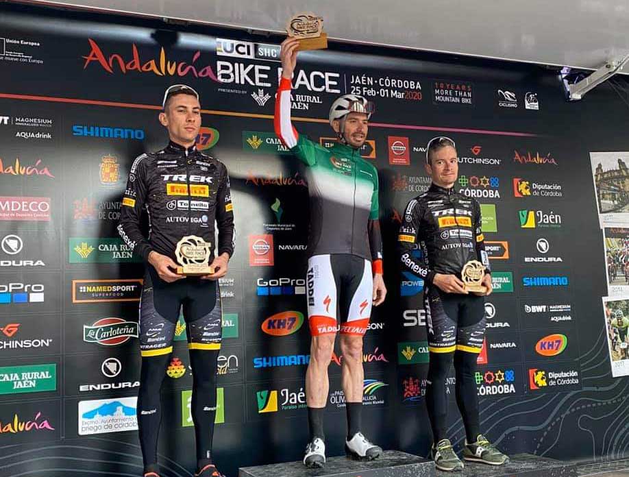 Il podio della prima tappa della Andalucia Bike Race con la vittoria di Francesco Failli, davanti a Damiano Ferraro e Fabian Rabensteiner