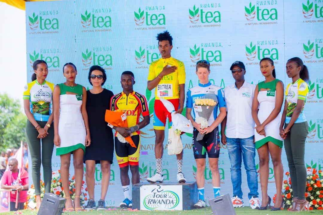 Natnael Tesfatsion vince il Tour du Rwanda