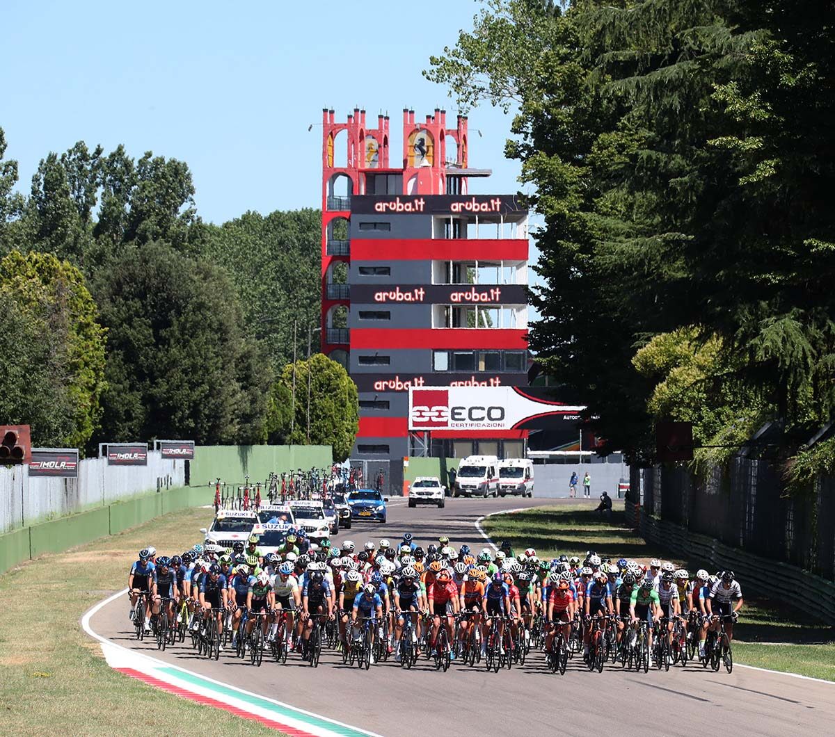 Un momento di gara Elite e Under 23 all'Autodromo di Imola