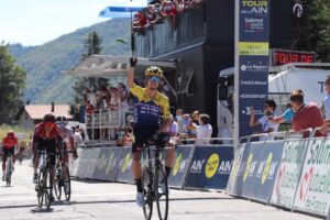 Primoz Roglic vince la seconda tappa del Tour de l'Ain (foto @tourdel'ain)