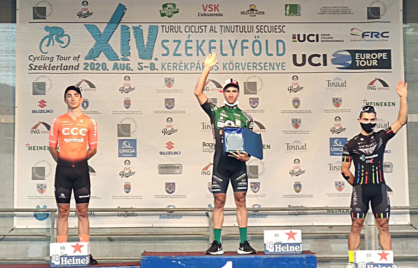 Davide Bauce sul gradino più alto del podio nell'ultima tappa del Tour of Szeklerland (foto Rodella)