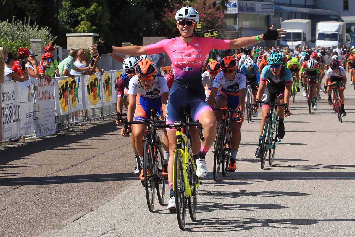 Martina Alzini vince in volata la gara Donne Open di Bovolone (foto Fabiano Ghilardi)