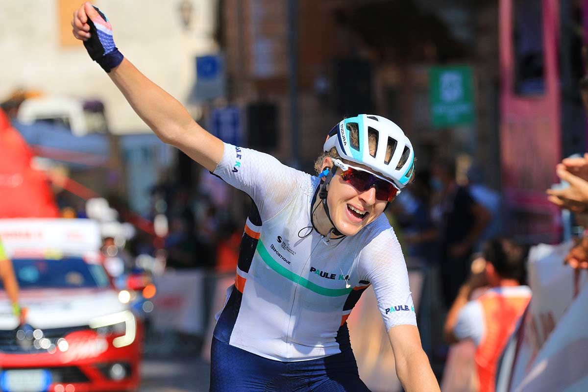 Elizabeth Banks vince la quarta tappa del Giro Rosa 2020