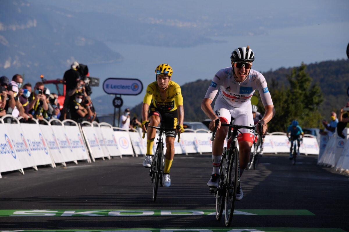 Tadej Pogacar anticipa Primoz Roglic nella 15/a tappa del Tour de France 2020 (foto PresseSports/Bernard Papon)