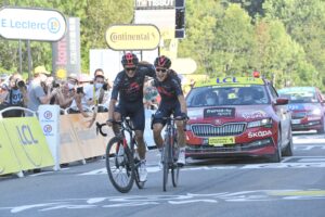 L'arrivo in parata di Kwiatkowski e Carapaz nella tappa 18 del Tour de France 2020 (foto Pressesports/Franck Faugère)
