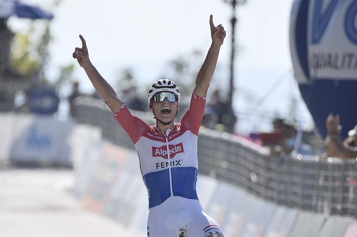 Mathieu Van der Poel vince la settima tappa della Tirreno-Adriatico 2020 (foto LaPresse)