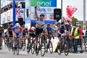 Jonathan Milan vince la quinta tappa del Giro d'Italia U23 2020