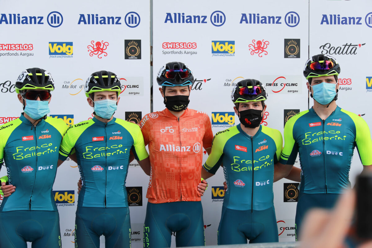 Il Team Franco Ballerini con Andrew Ponomar leader del Gp Ruebliland 2020