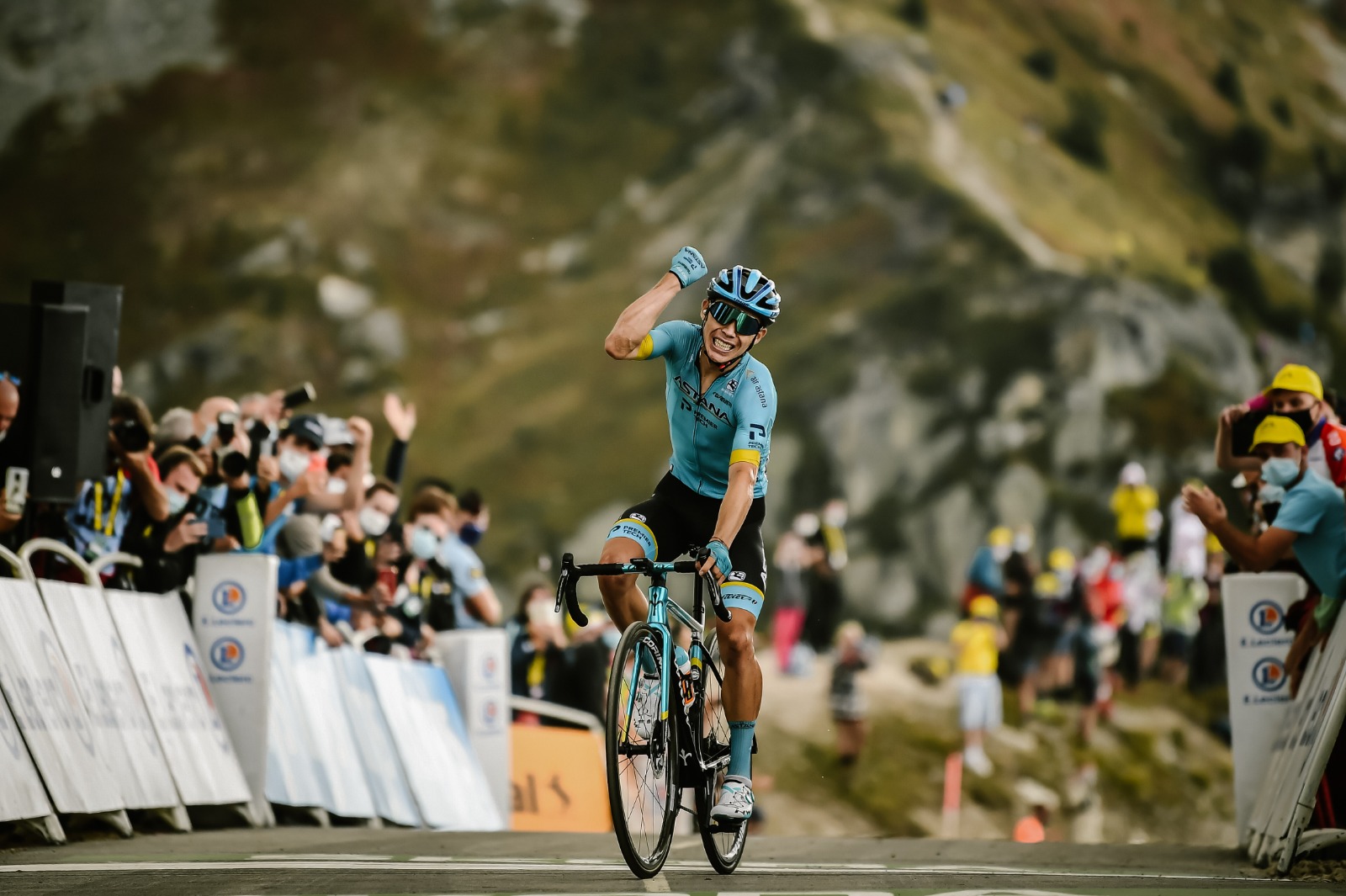Miguel Angel Lopez vince la 17esima tappa del Tour de France 2020 (foto A.S.O./Pauline Ballet)