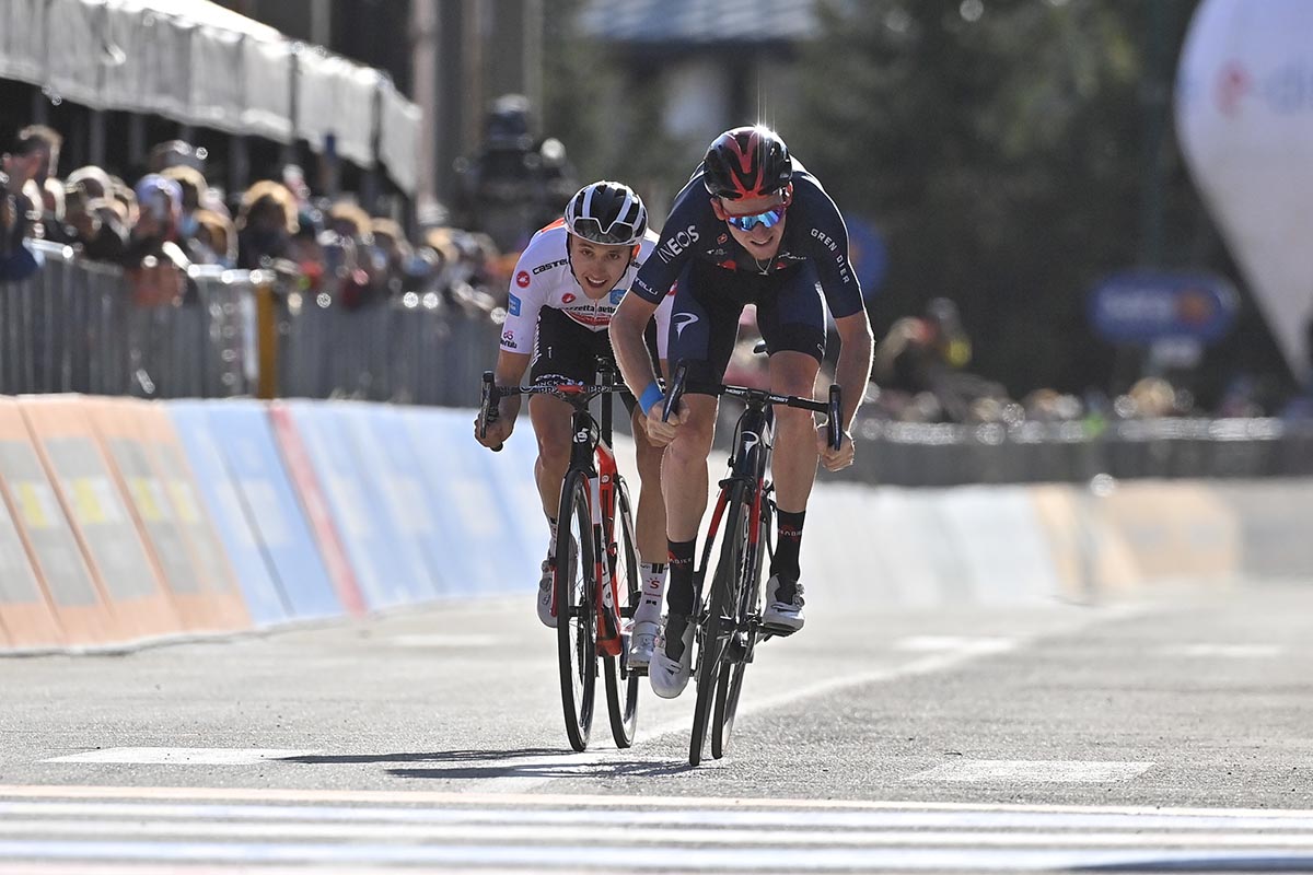 Tao Geoghegan Hart vince la tappa 20 del Giro d'Italia 2020 (foto La Presse)
