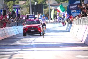 Alex Dowsett vince l’ottava tappa del Giro d'Italia 2020 (foto La Presse)