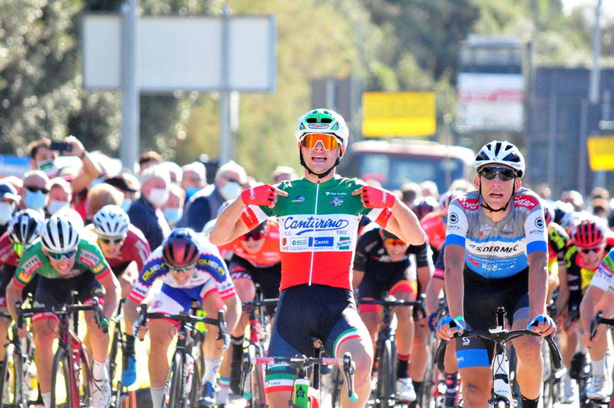Andrea Montoli vince la prova in linea del Trofeo Buffoni 2020 (foto Roberto Fruzzetti)